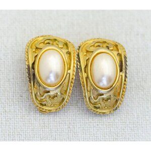 Vintage Faux Pearl Gold Tone Unique Victorian Clip On Earrings - H1
